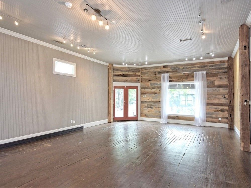 Quaint Retail or Office Stand Alone Building: 900 W 29th St, Austin, TX 78705